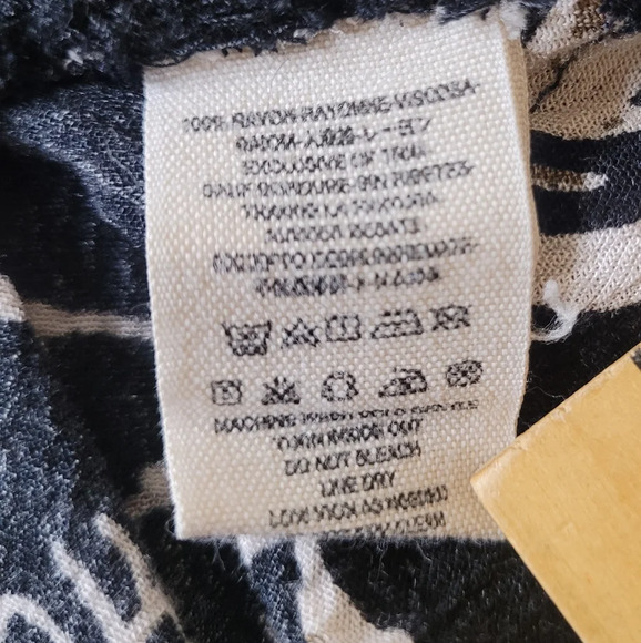 Free People Over Sized Black and White Hibiscus Swing Tunic Dress sz XS - Picture 8 of 9